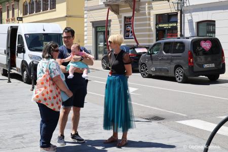 Kamnik obiskala bolna Karolina z družino  (18)